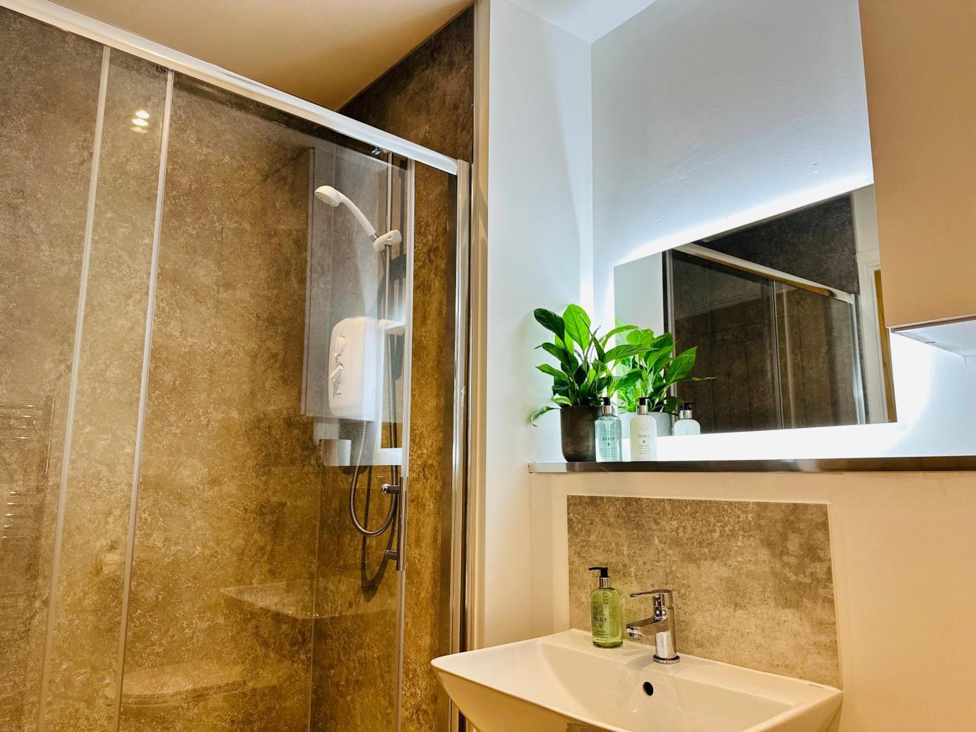 Barnet House Serviced Apartments Dunfermline Bagian luar foto