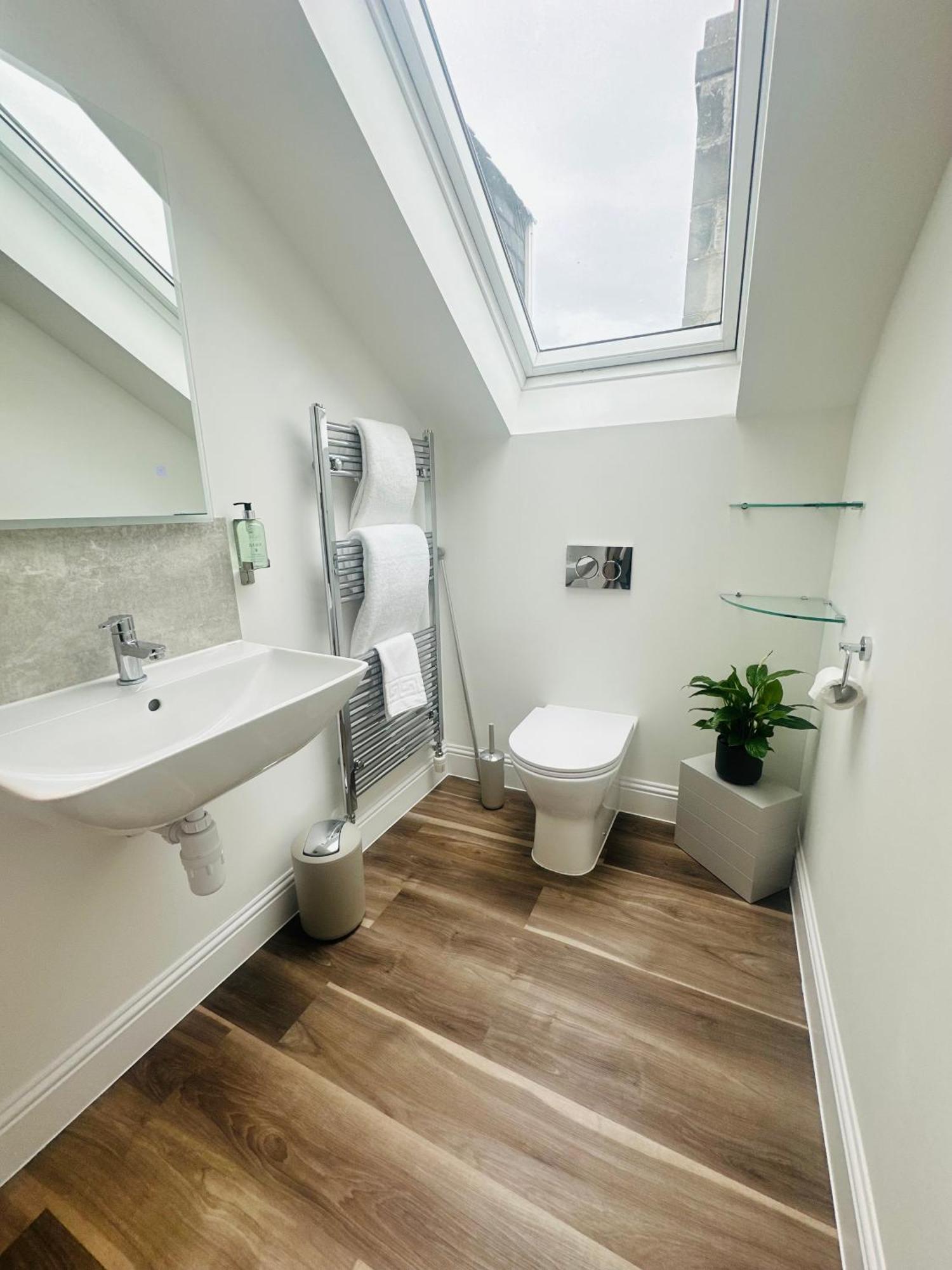 Barnet House Serviced Apartments Dunfermline Bagian luar foto