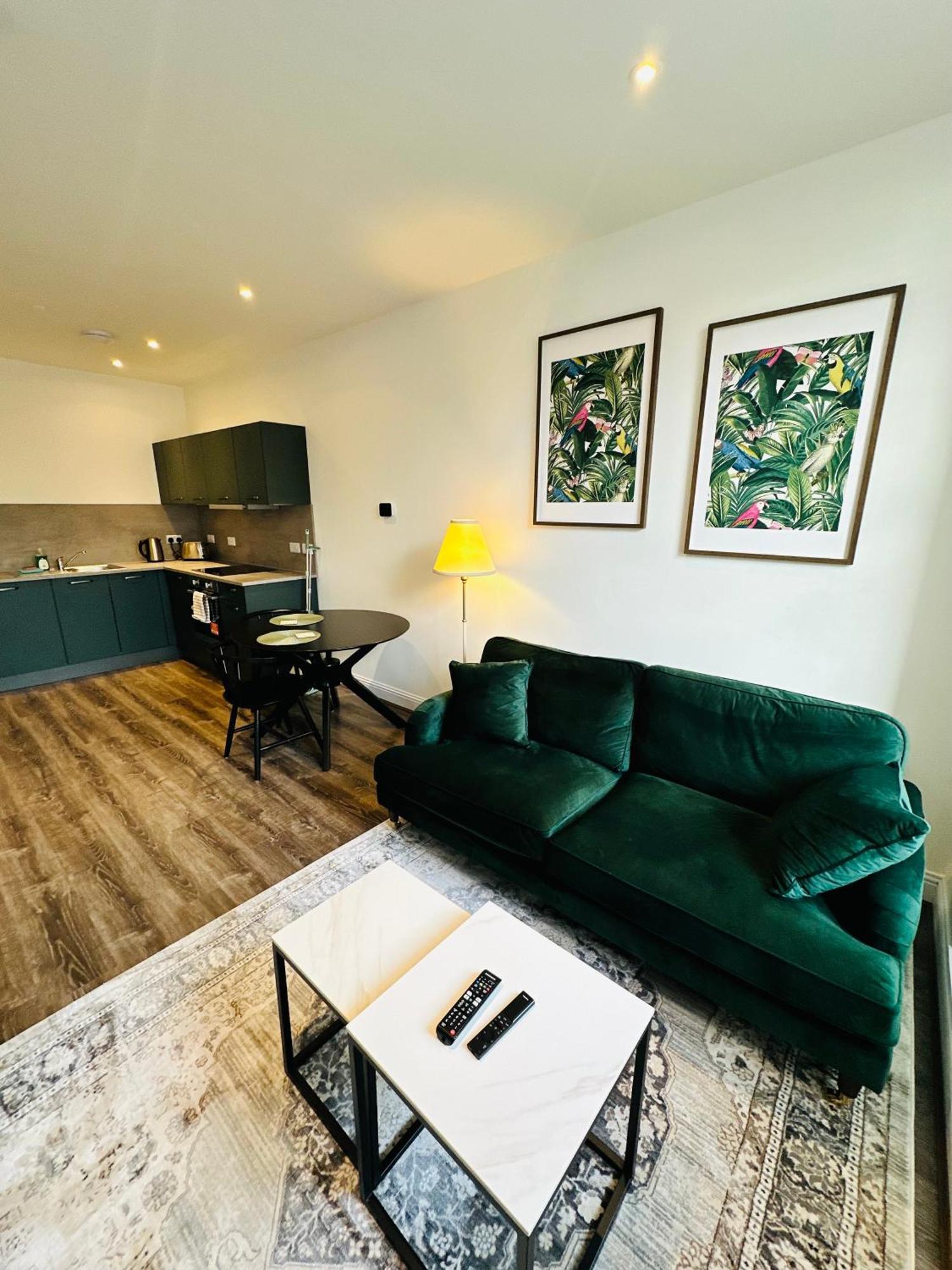 Barnet House Serviced Apartments Dunfermline Bagian luar foto