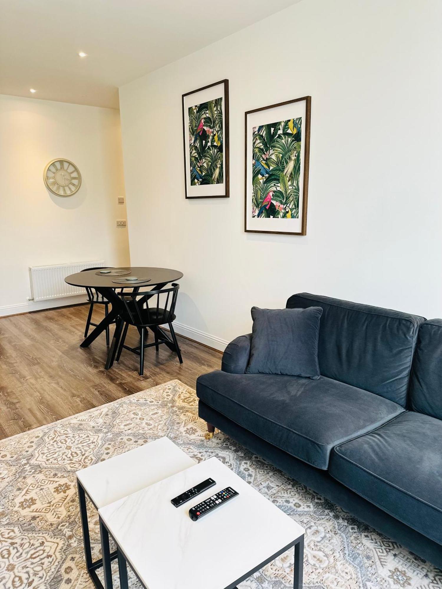 Barnet House Serviced Apartments Dunfermline Bagian luar foto