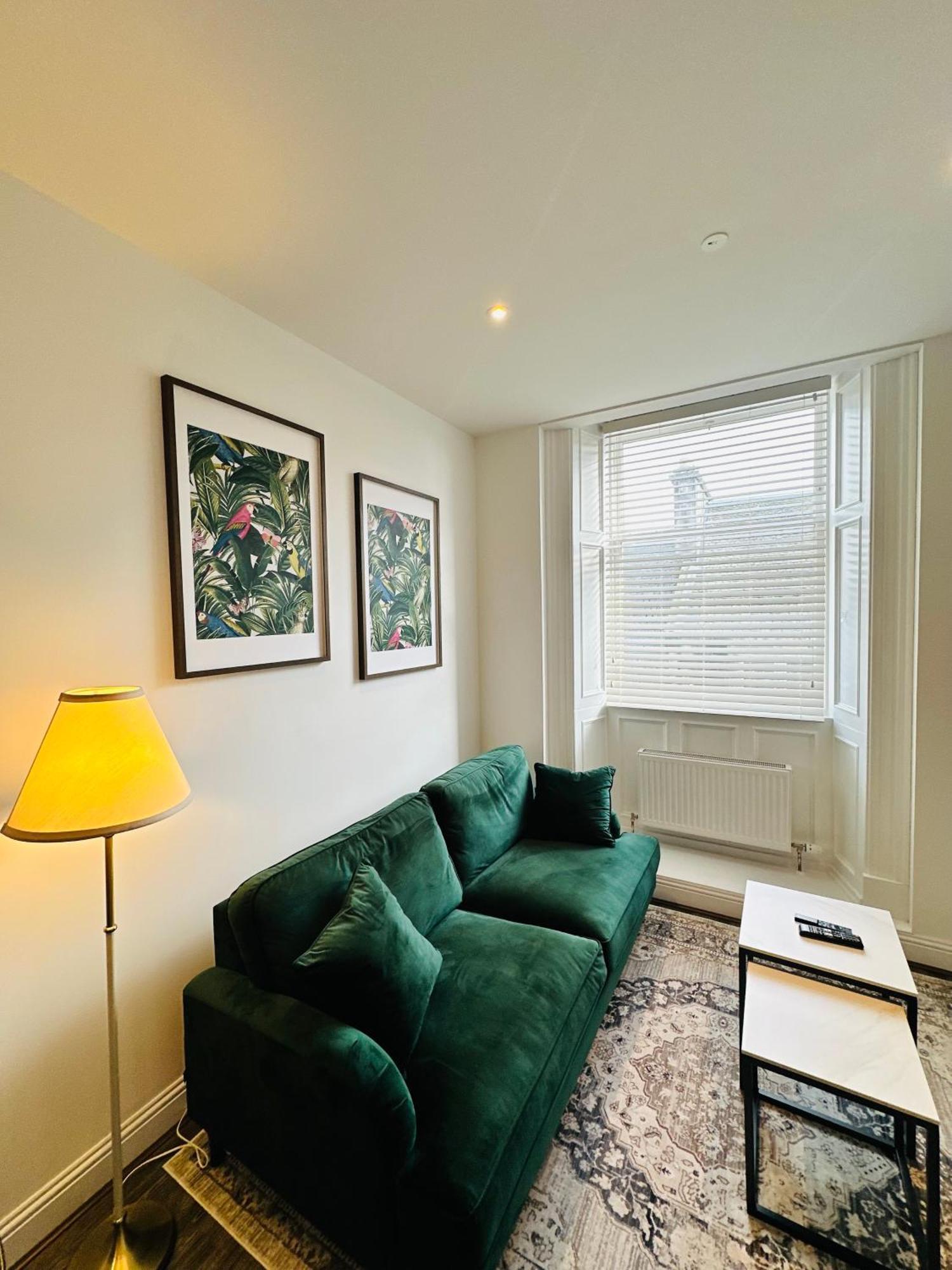 Barnet House Serviced Apartments Dunfermline Bagian luar foto